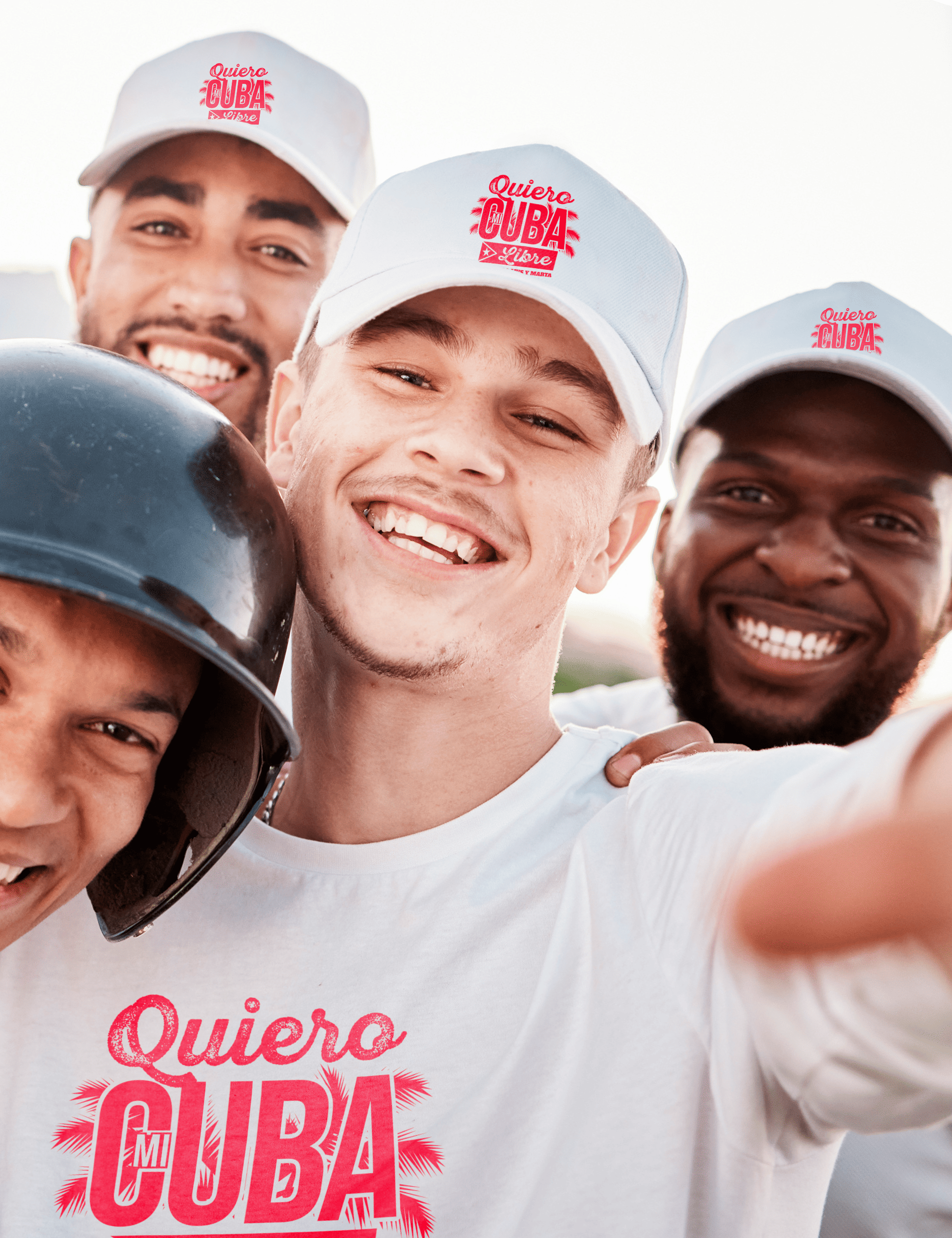 Grupo de amigos con gorras trucker Quiero Mi Cubalibre en diferentes colores – Despedida de soltero