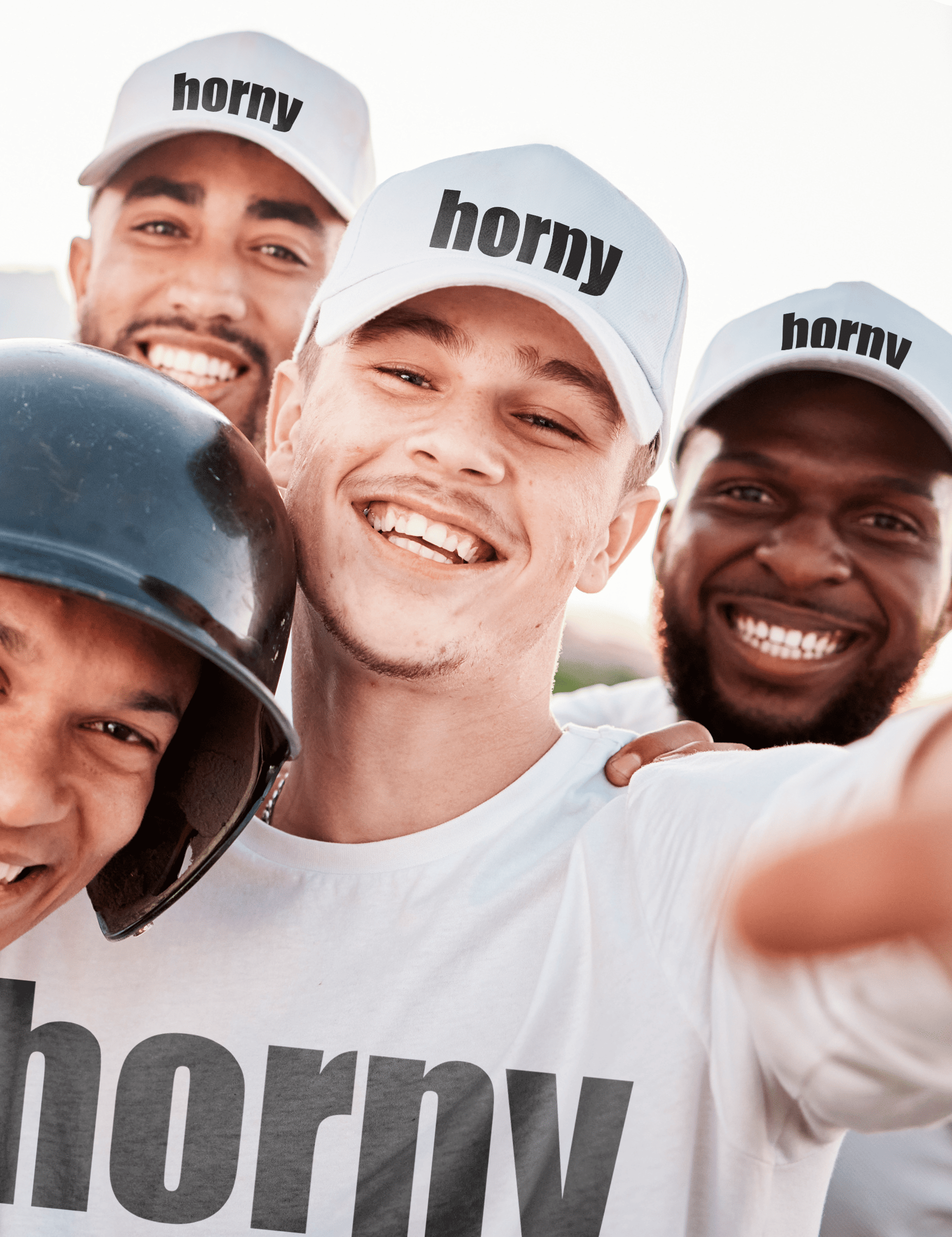 Grupo de amigos con gorras trucker Horny en diferentes colores – Despedida de soltero