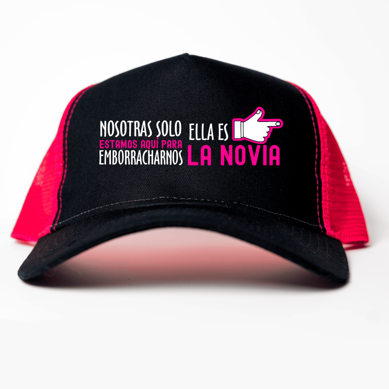 Gorra trucker La Novia No Soy Yo color negro y fucsia - Vista frontal