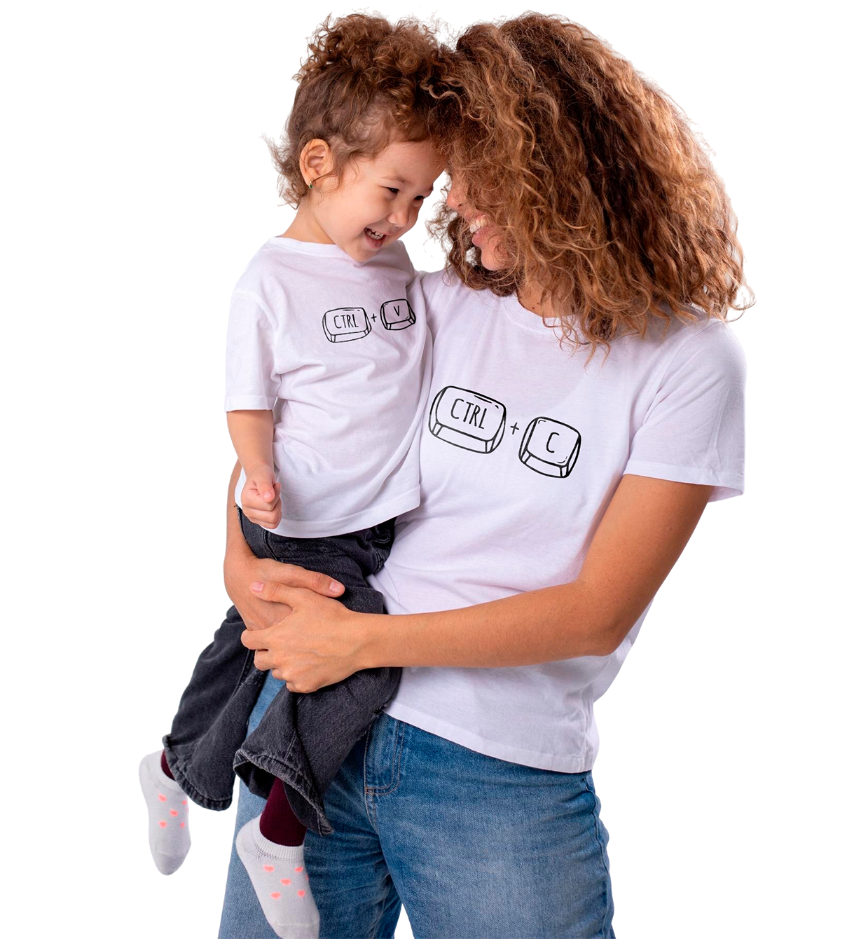 Familia y amigos vistiendo camisetas a juego personalizadas